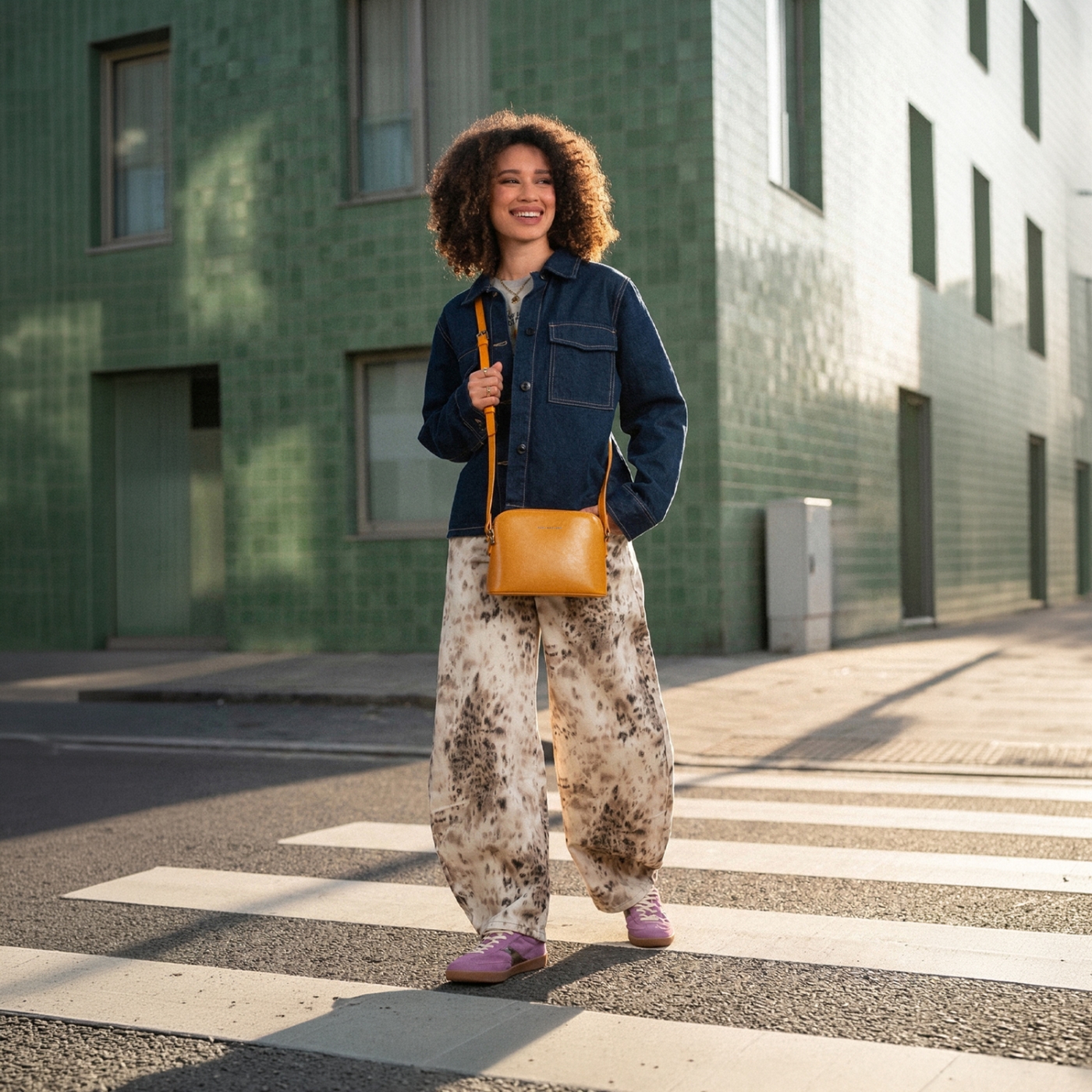 Luxusná malá kožená crossbody kabelka Noelia Bolger materiál kože zapínanie na zips farba žltá veľkosť malá NB 0080 ZLU Lifestyle