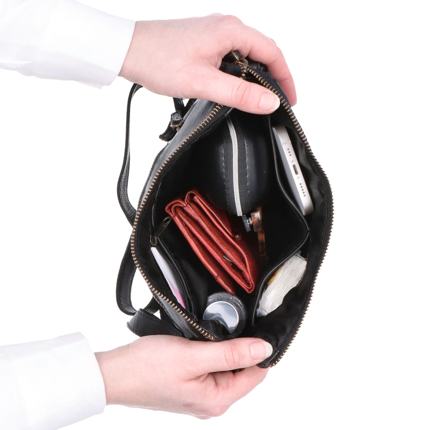 Kožená crossbody kabelka s moderným dizajnom Noelia Bolger materiál kože zapínanie na zips farba čierna veľkosť malá NB 2400 C Vnútro