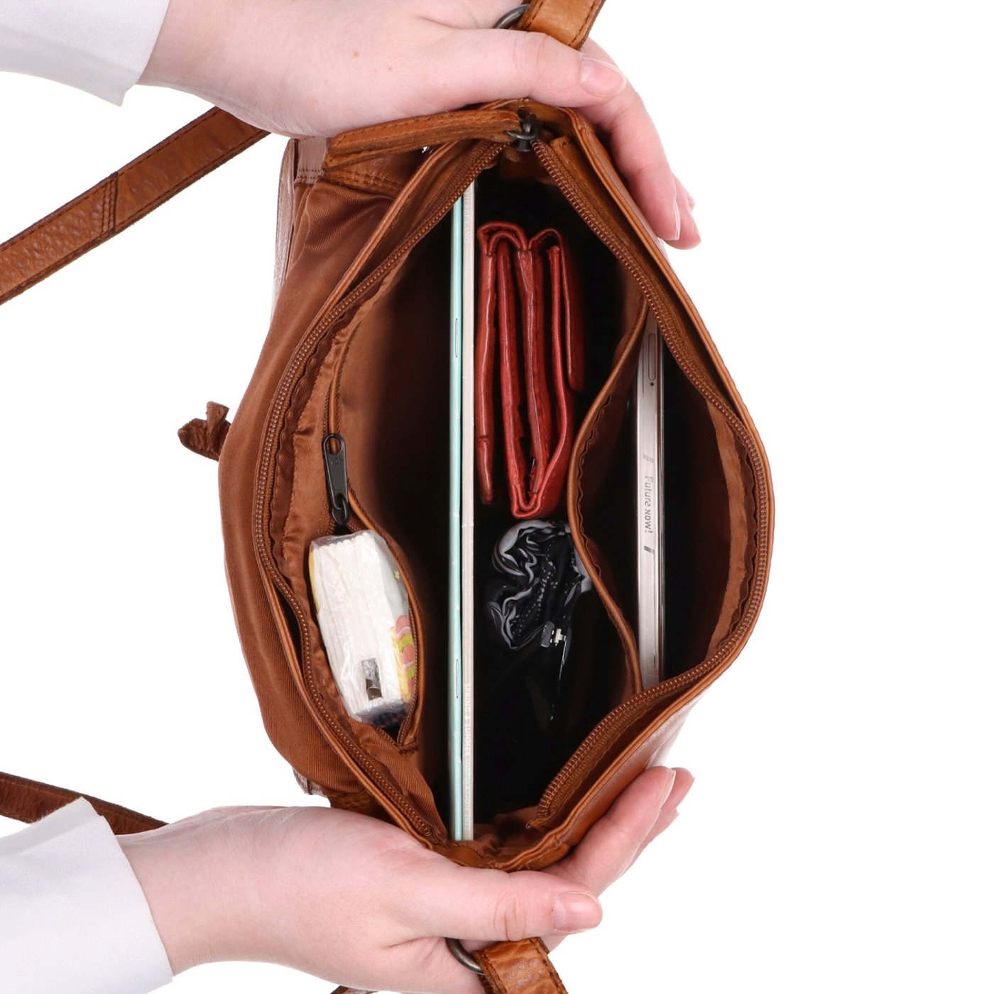 Kožená crossbody kabelka s chlopňou Noelia Bolger materiál kože zapínanie s chlopňou farba koňaková veľkosť stredná NB 2416 KO Vnútro
