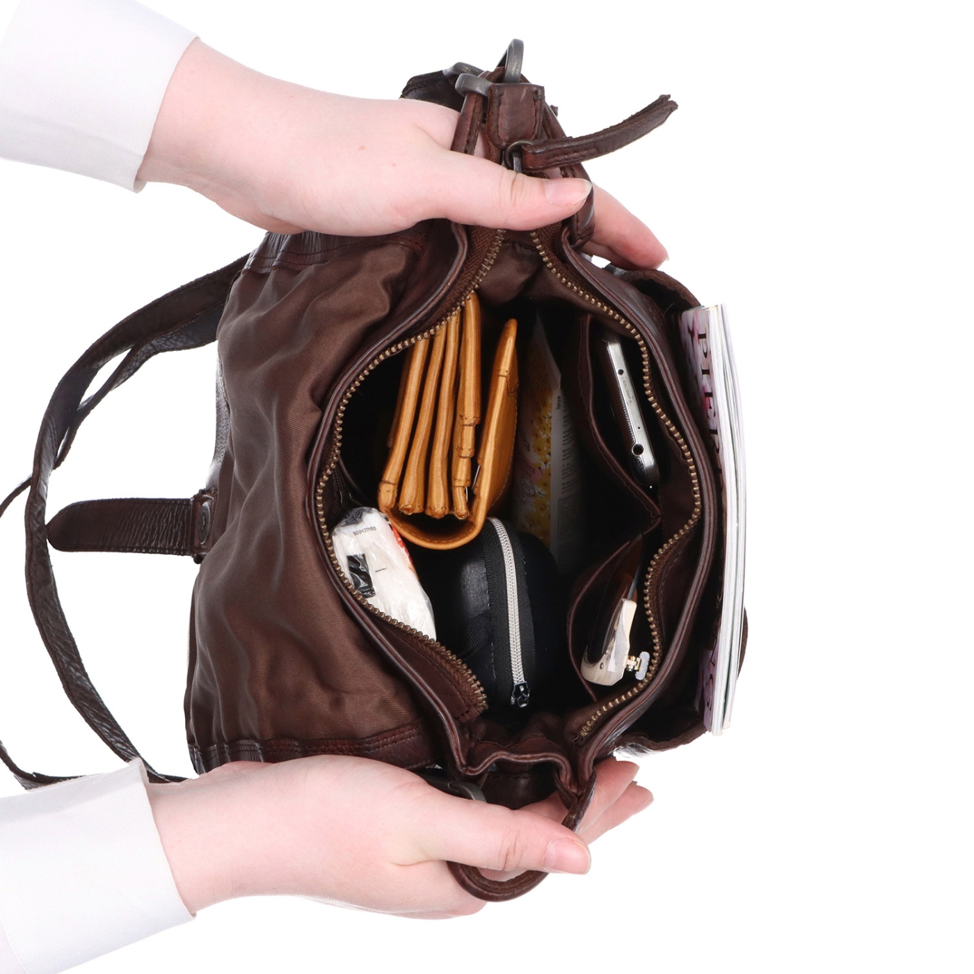 Kožená crossbody kabelka so zdobenou chlopňou Noelia Bolger materiál kože zapínanie s chlopňou farba hnedá veľkosť stredná NB 2030 H Vnútro