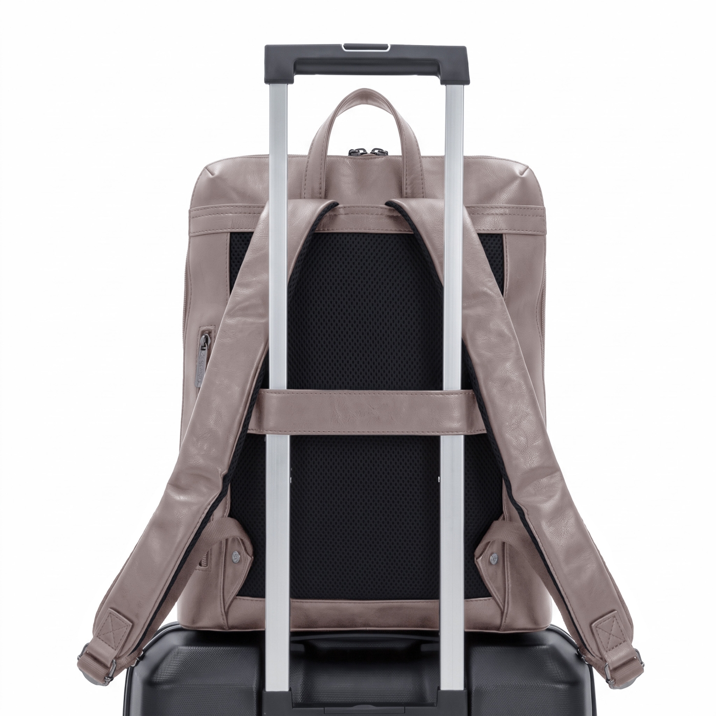 Batoh na notebook s mestským vzhľadom Le Sands materiál syntetická koža zapínanie na zips farba taupe veľkosť veľká 7735 T Detail