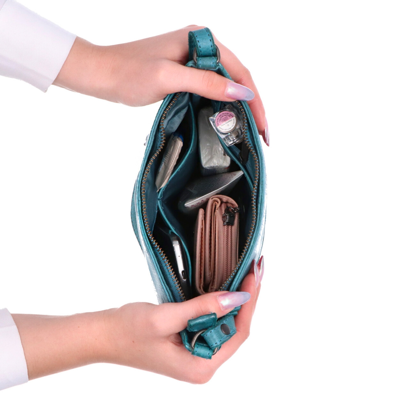Kožená crossbody kabelka na každý deň Noelia Bolger materiál kože zapínanie na zips farba tyrkysová veľkosť malá NB 2404 TYR Vnútro