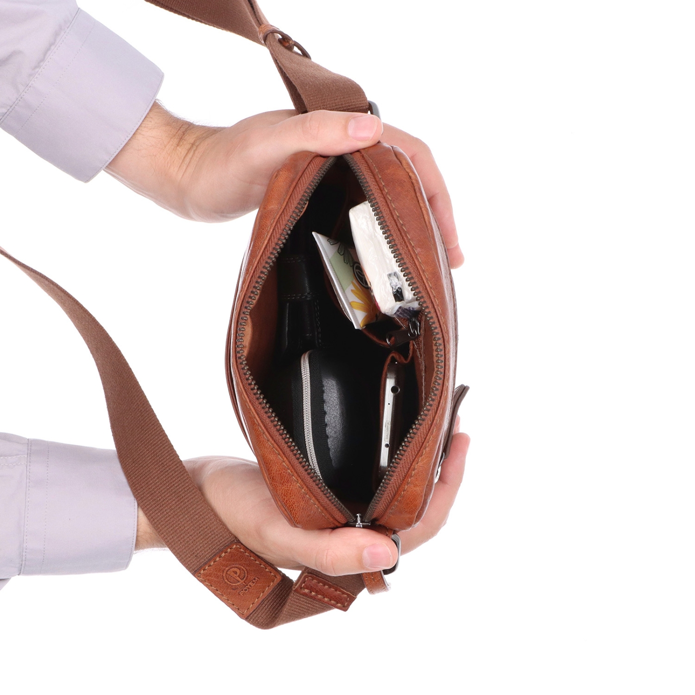 Kožená crossbody taška Poyem materiál kože farba koňaková veľkosť malá 2200 Poyem KO Vnútro