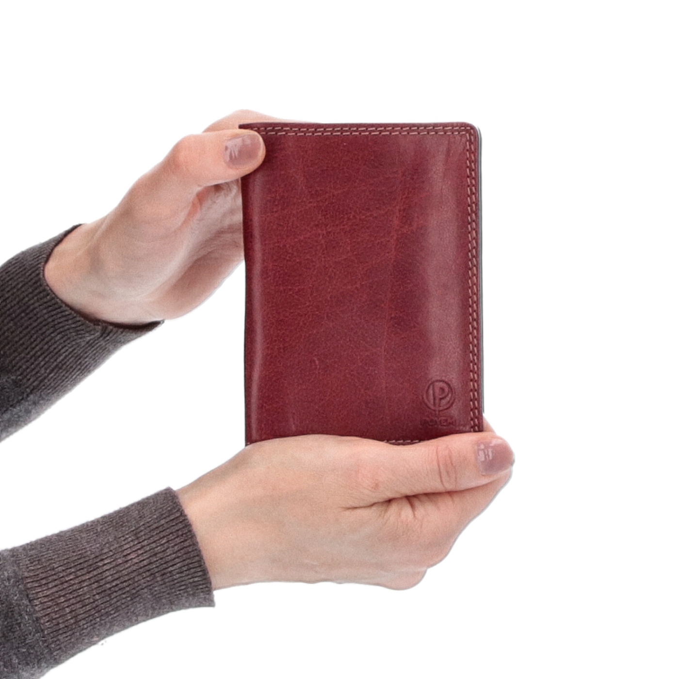 Praktické kožené puzdro na doklady Poyem materiál kože zapínanie Bez zapínania farba červená veľkosť malá 5226 Poyem CV V ruke
