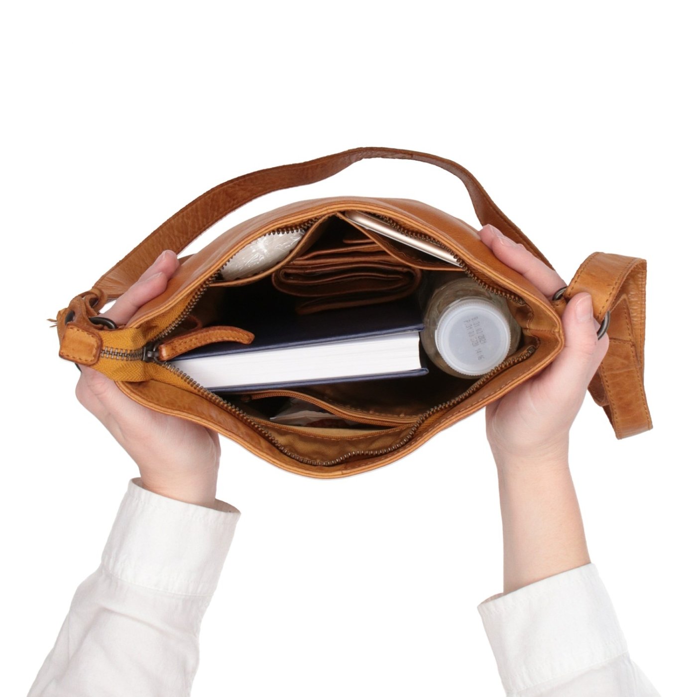 Kožená crossbody kabelka vo vintage štýle Noelia Bolger materiál kože zapínanie na zips farba hnedá veľkosť malá NB 2001 H Vnútro