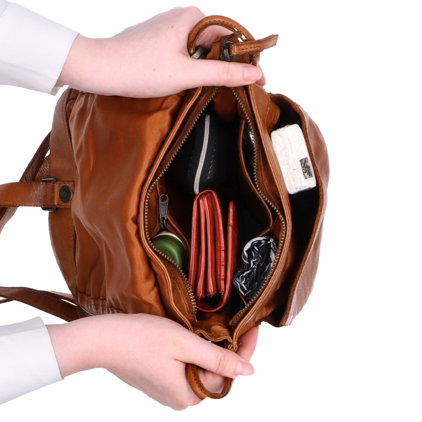 Kožená crossbody kabelka so zdobenou chlopňou Noelia Bolger materiál kože zapínanie s chlopňou farba koňaková veľkosť stredná NB 2030 KO Vnútro
