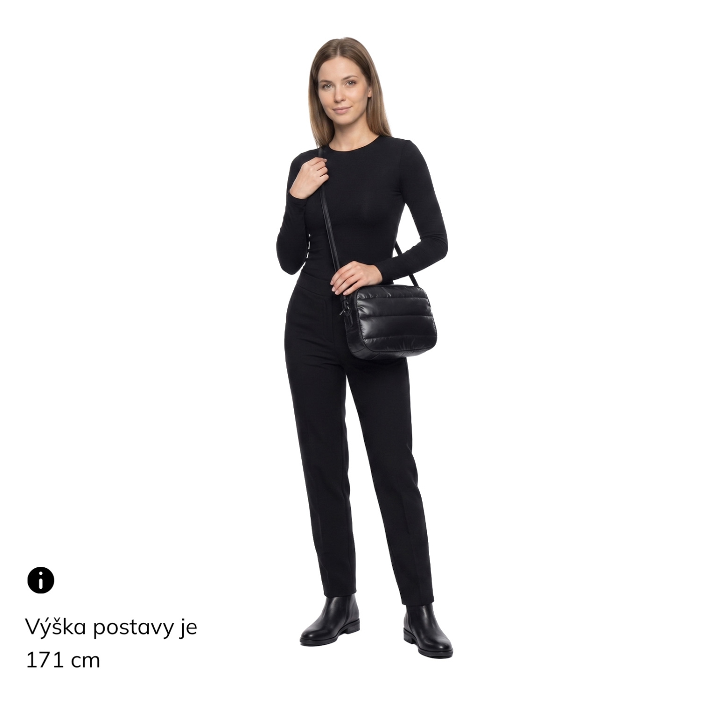 Štýlová dámska kabelka s prešívaním Carmelo materiál nylon zapínanie na zips farba čierna veľkosť malá 4386 C Na postave