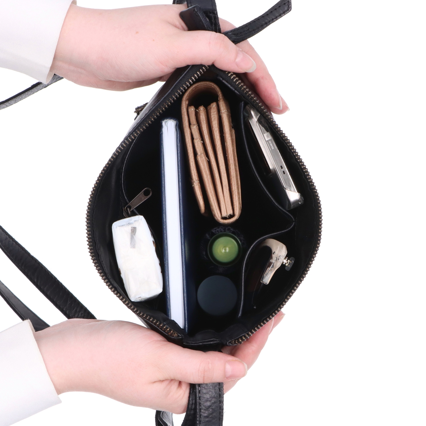 Crossbody kabelka v nadčasovom dizajne







Převést do PDF Noelia Bolger materiál kože zapínanie na zips farba čierna veľkosť stredná NB 2431 C Vnútro