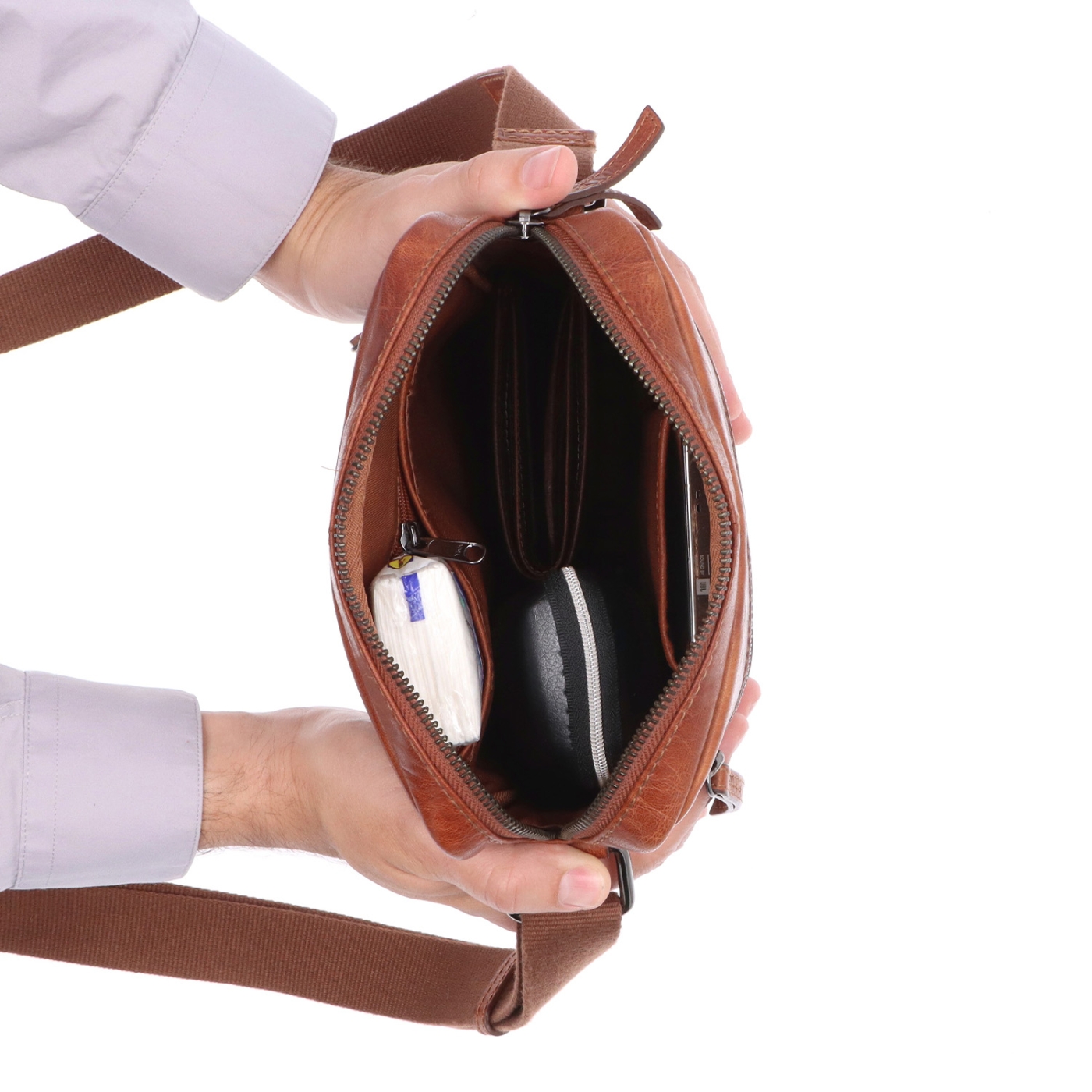 Kožená crossbody taška Poyem materiál kože farba koňaková veľkosť malá 2206 Poyem KO Vnútro