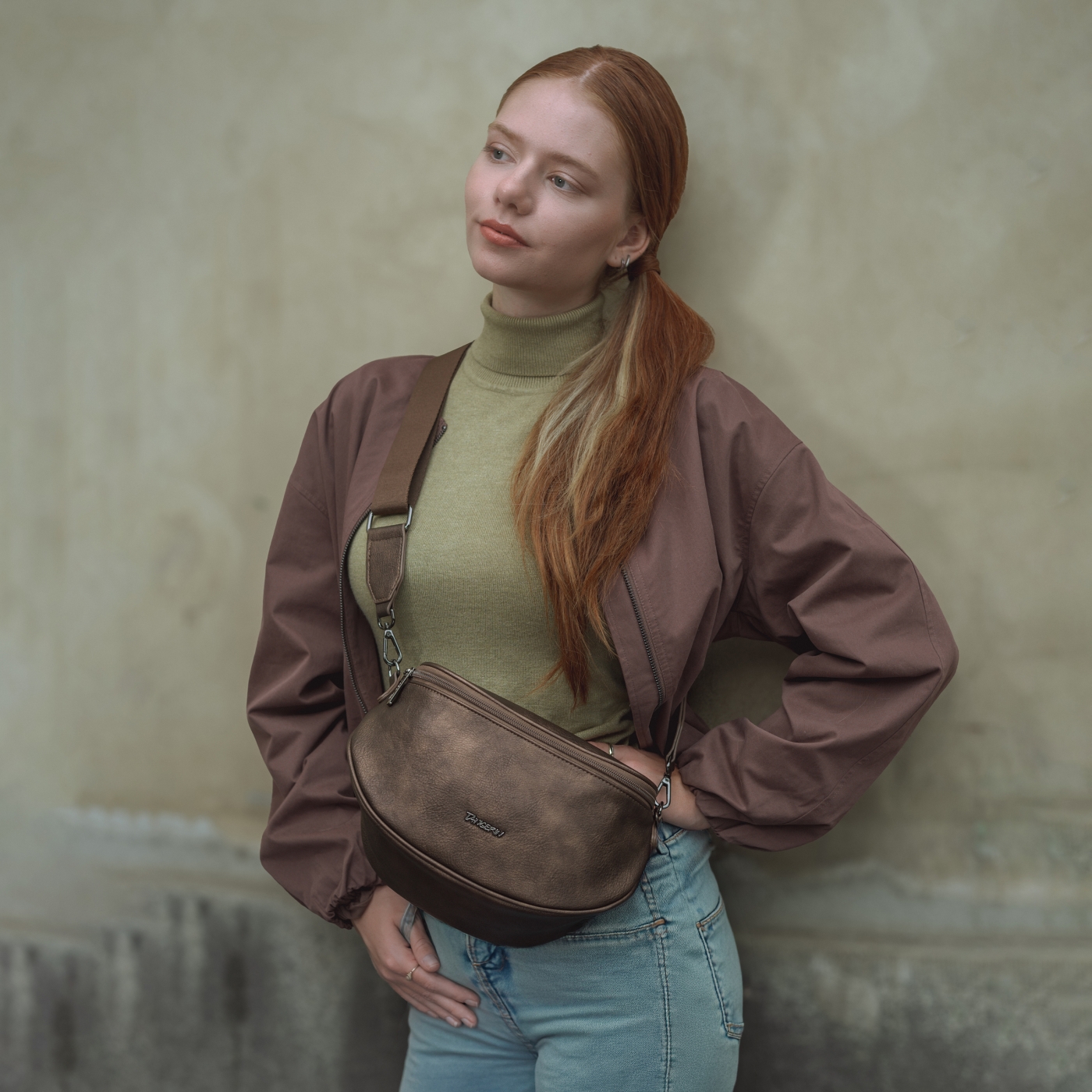Malá ľadvinka s vreckom na zips Tangerin materiál syntetická koža zapínanie na zips farba metalíza veľkosť malá 8043 BR Lifestyle