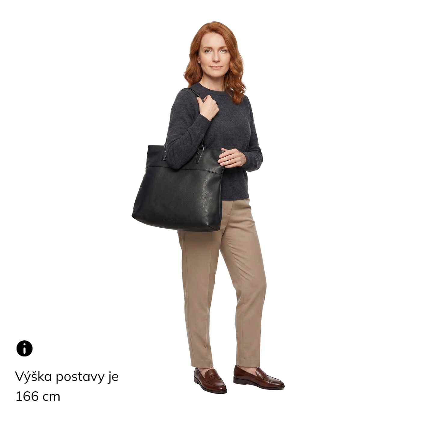 Elegantná priestranná kabelka cez rameno Carmelo materiál syntetická koža zapínanie na zips farba čierna veľkosť veľká 4362 C Na postave