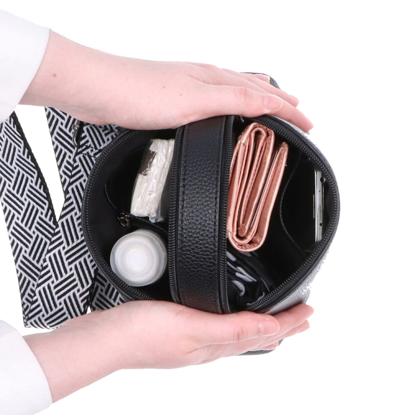 Malá crossbody kabelka so širokým popruhom Carmelo materiál syntetická koža zapínanie na zips farba zelená veľkosť malá 4355 SZE Vnútro