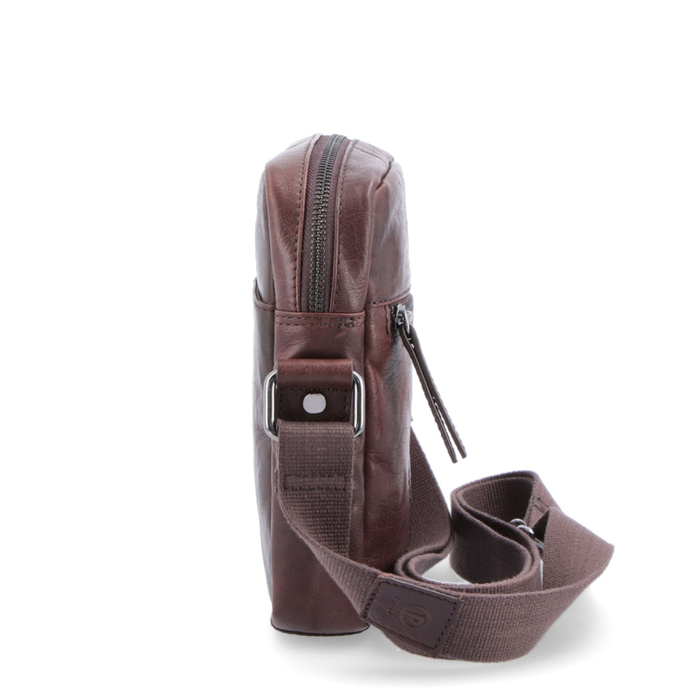 Malá kožená crossbody Poyem materiál kože zapínanie na zips farba hnedá veľkosť malá 2213 Poyem H Z boku
