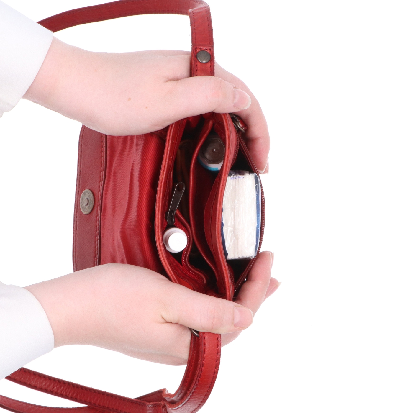 Kožená crossbody taška s chlopňou Noelia Bolger materiál kože zapínanie s chlopňou farba červená veľkosť malá NB 2418 CV Vnútro