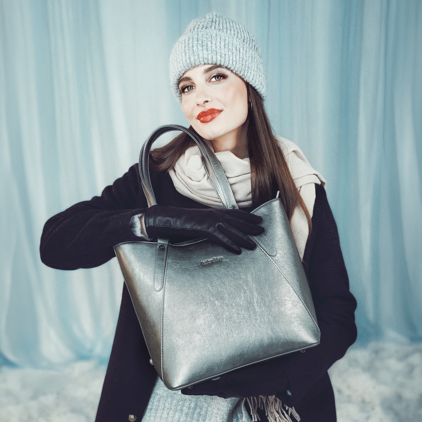 Priestranná shopper kabelka cez rameno Le Sands materiál syntetická koža zapínanie na zips farba metalíza veľkosť veľká 7703 TI Lifestyle