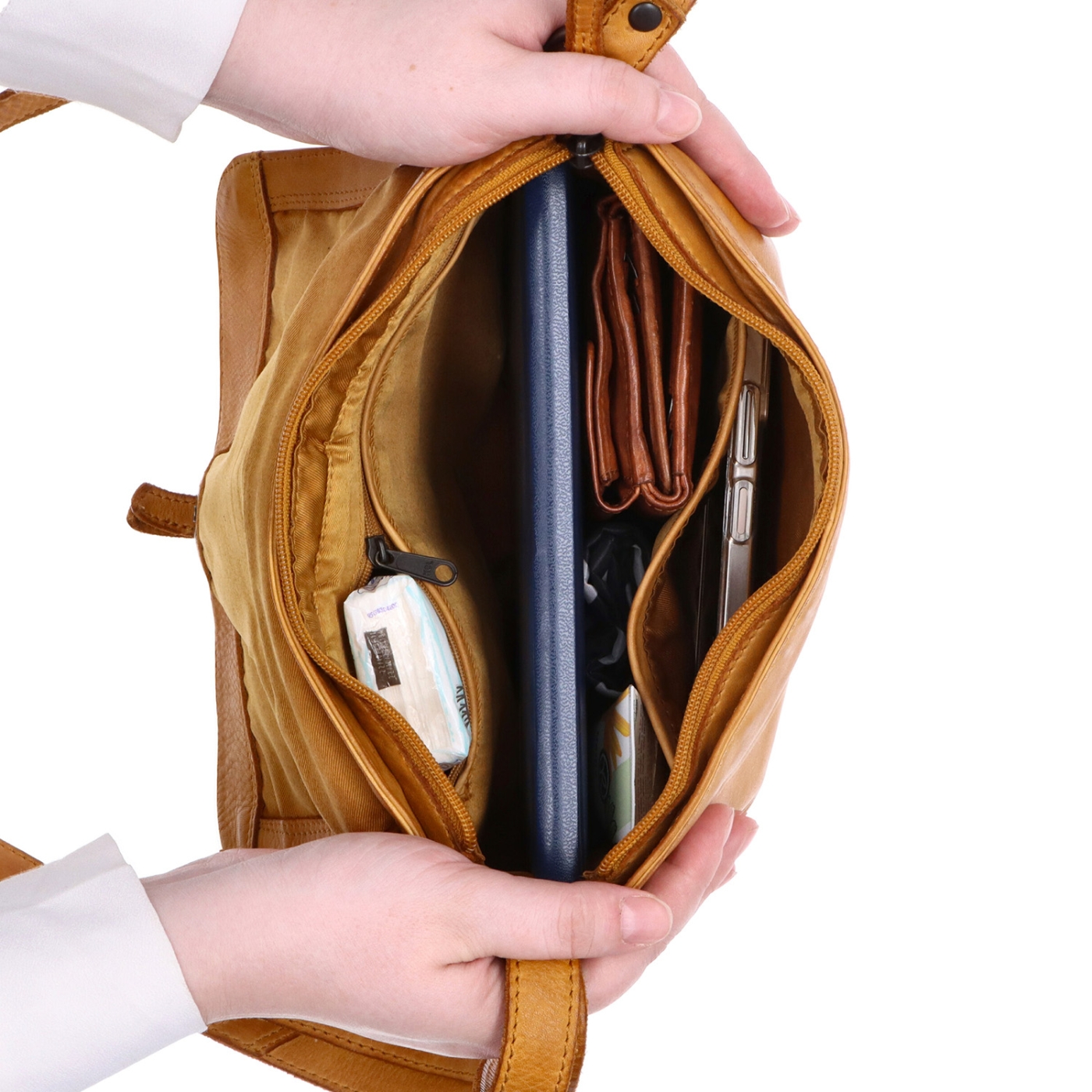 Kožená crossbody kabelka s chlopňou Noelia Bolger materiál kože zapínanie s chlopňou farba žltá veľkosť stredná NB 2416 ZLU Vnútro