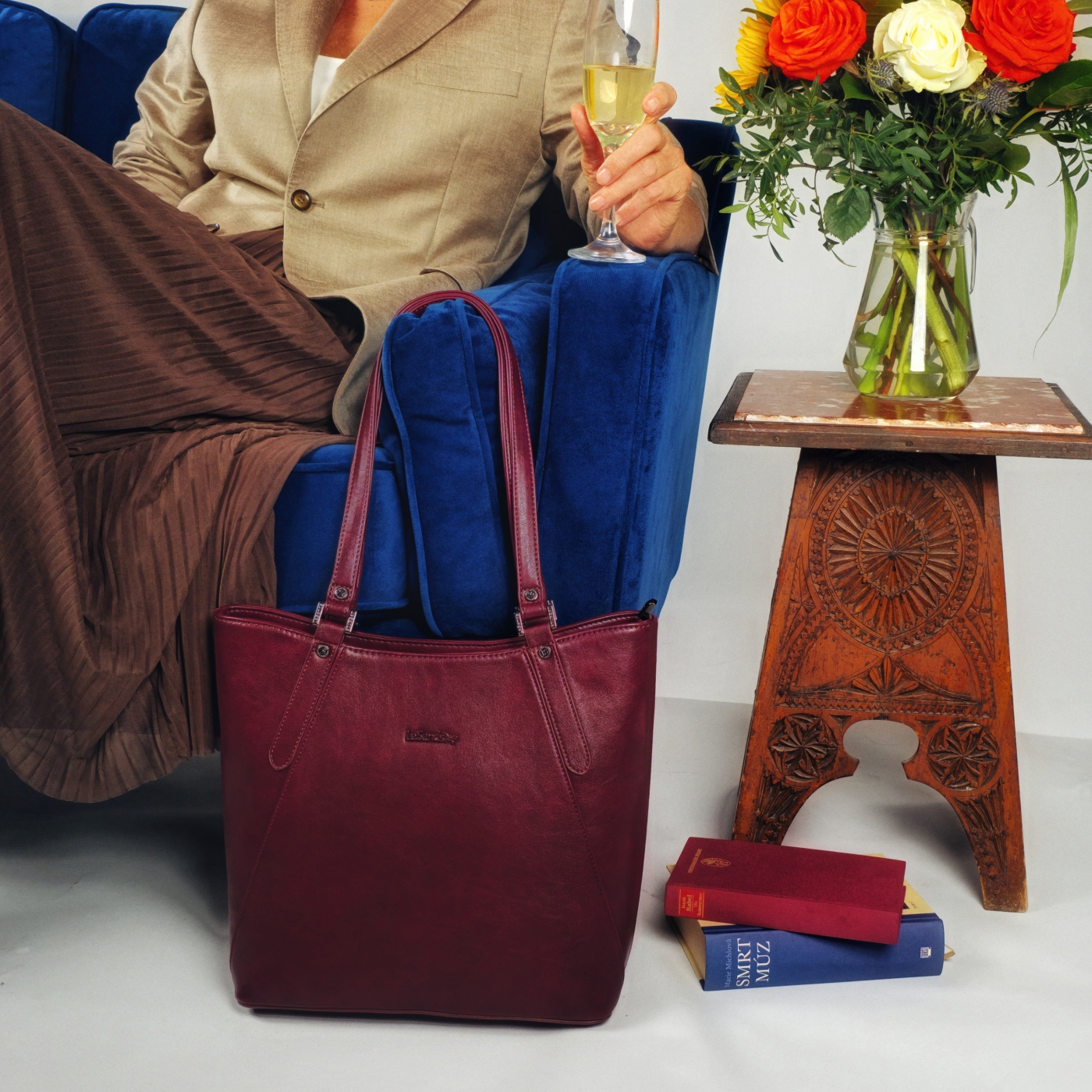 Priestranná shopper kabelka cez rameno Le Sands materiál syntetická koža zapínanie na zips farba vínová veľkosť veľká 7703 BO Lifestyle