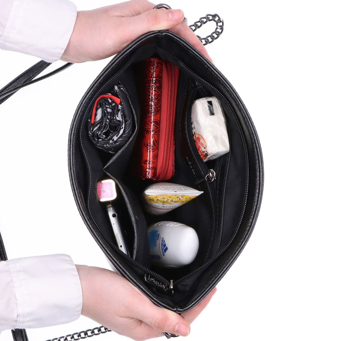 Elegantná crossbody kabelka s jemným leskom Le Sands materiál syntetická koža zapínanie na zips farba čierna veľkosť malá 4608 C Vnútro