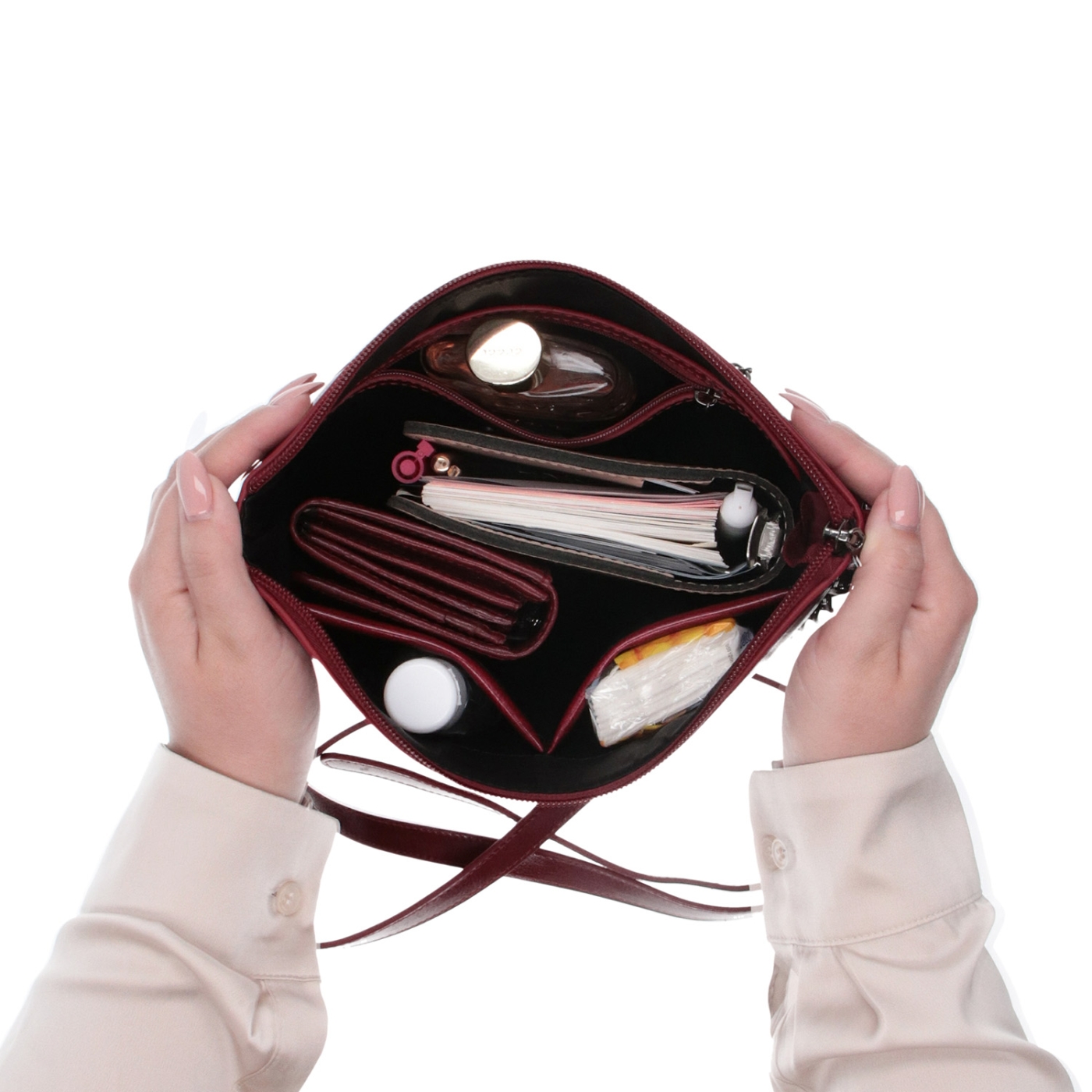 Elegantná kožená crossbody s retiazkou Noelia Bolger materiál kože zapínanie na zips farba červená veľkosť malá NB 0048 TCV Vnútro