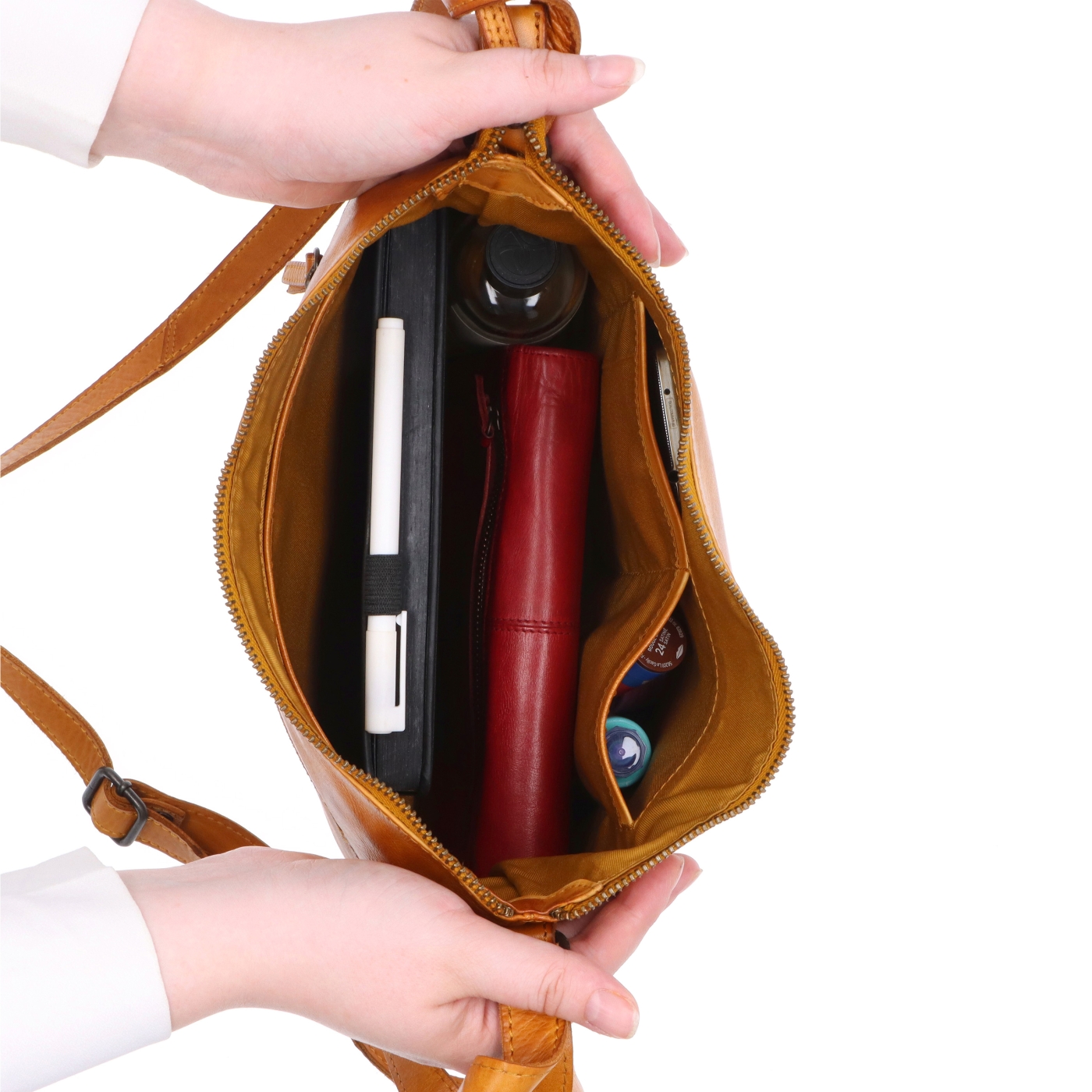 Dámska kožená crossbody kabelka Noelia Bolger materiál kože zapínanie na zips farba žltá veľkosť stredná NB 2430 ZLU Vnútro