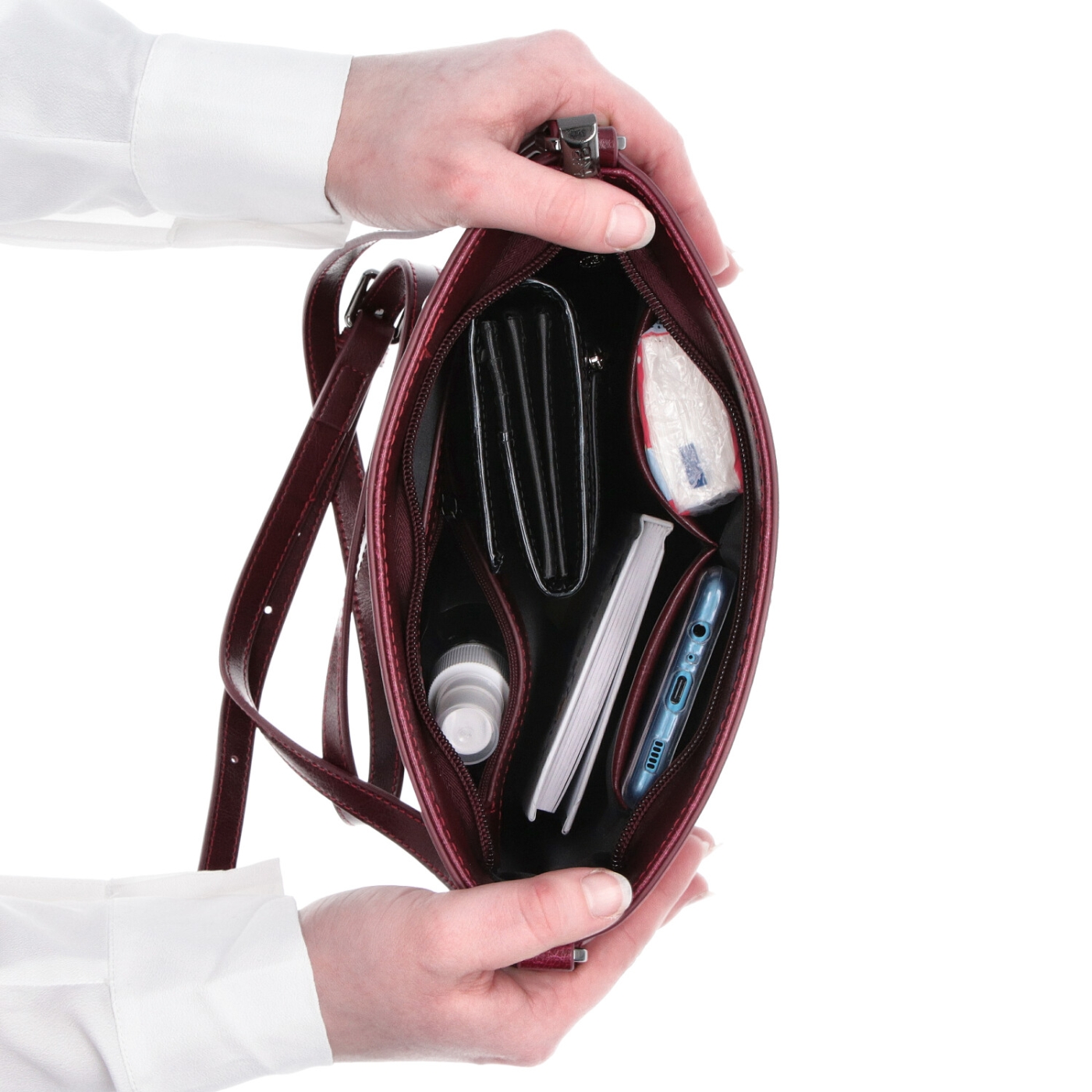 Malá elegantná kožená crossbody kabelka Noelia Bolger materiál kože zapínanie na zips farba červená veľkosť malá NB 0065 TCV Vnútro