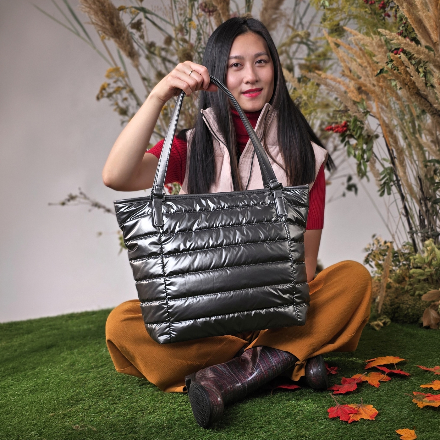 Shopperka cez rameno z nadýchaného materiálu Carmelo materiál nylon zapínanie na zips farba metalíza veľkosť veľká 4385 TI Lifestyle