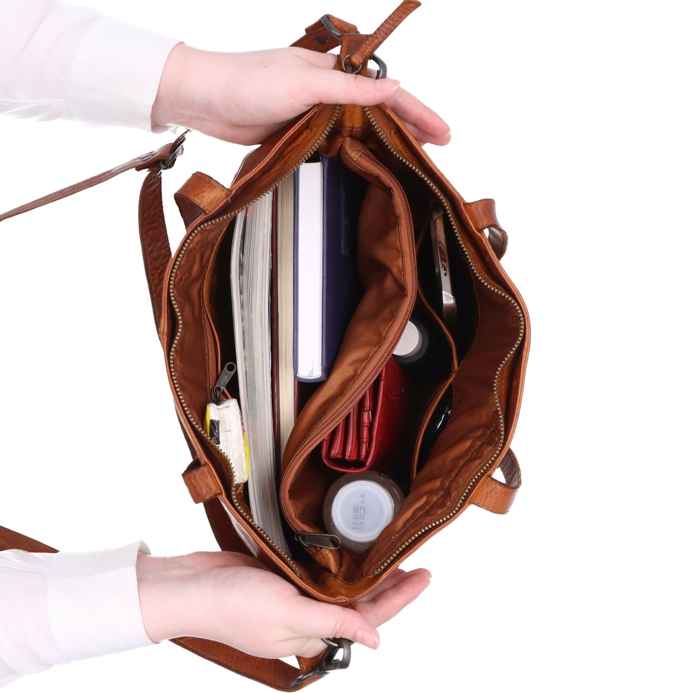 Minimalistická kožená kabelka s uchami a popruhom Noelia Bolger materiál kože zapínanie na zips farba koňaková veľkosť stredná NB 2428 KO Vnútro