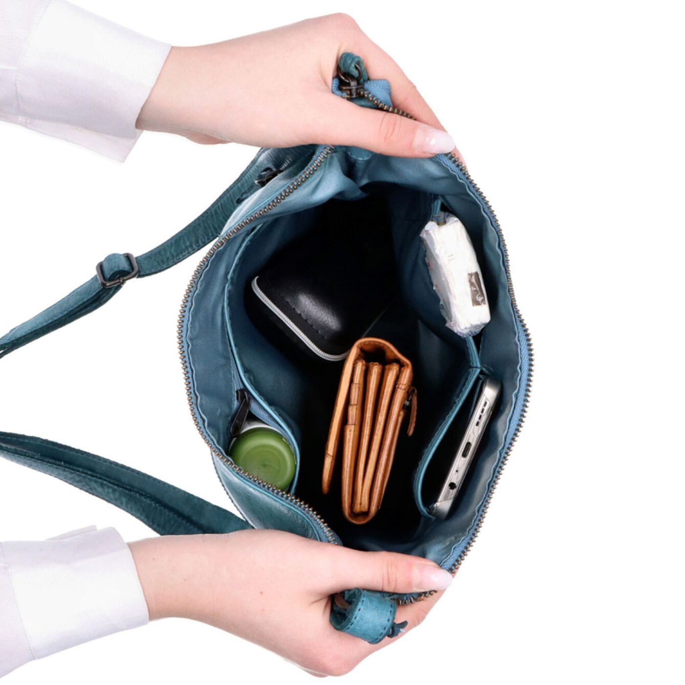 Nadčasová kožená kabelka cez rameno Noelia Bolger materiál kože zapínanie na zips farba tyrkysová veľkosť stredná NB 2405 TYR Vnútro