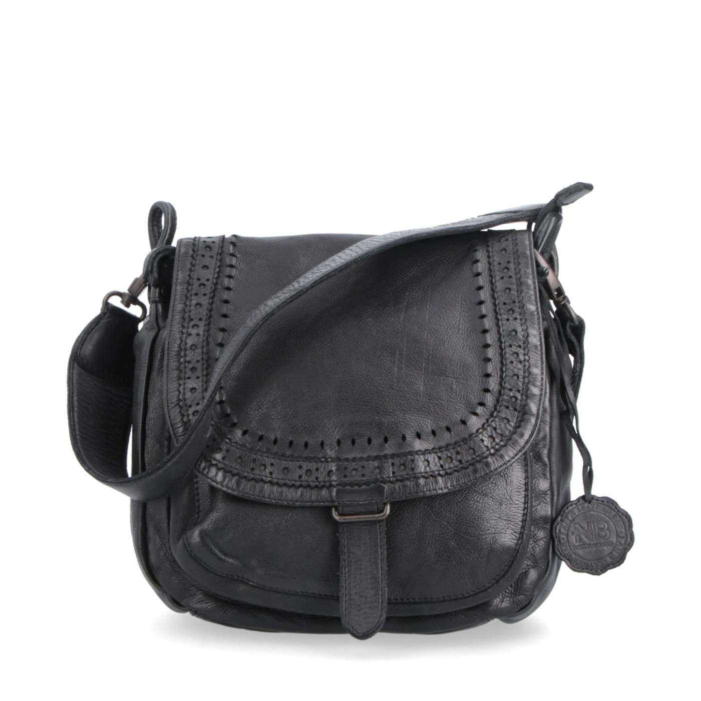 Kožená crossbody kabelka so zdobenou chlopňou Noelia Bolger materiál kože zapínanie s chlopňou farba čierna veľkosť stredná NB 2030 C Spredu