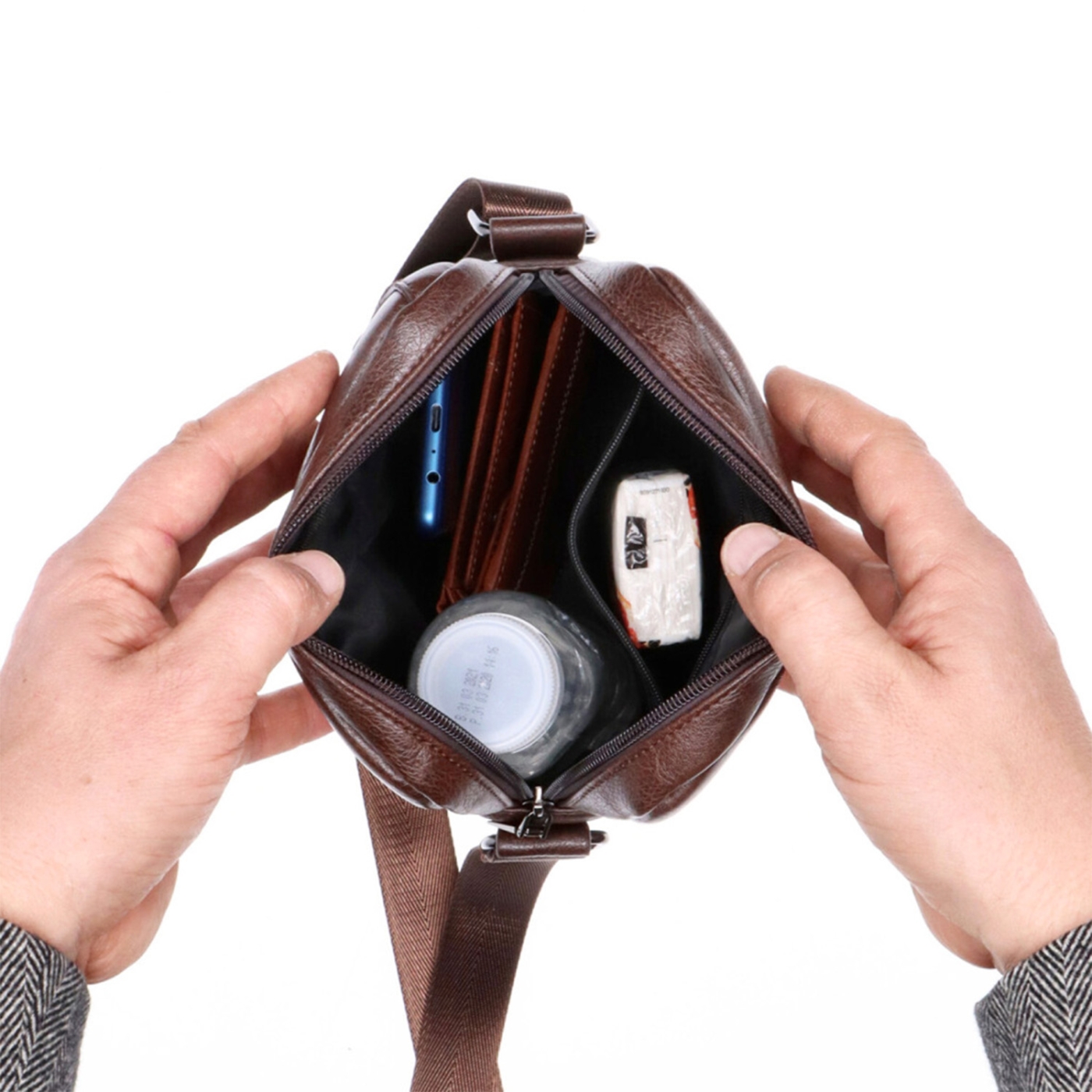Crossbody taška cez rameno Tangerin materiál syntetická koža zapínanie na zips farba hnedá veľkosť stredná 2324 H Vnútro