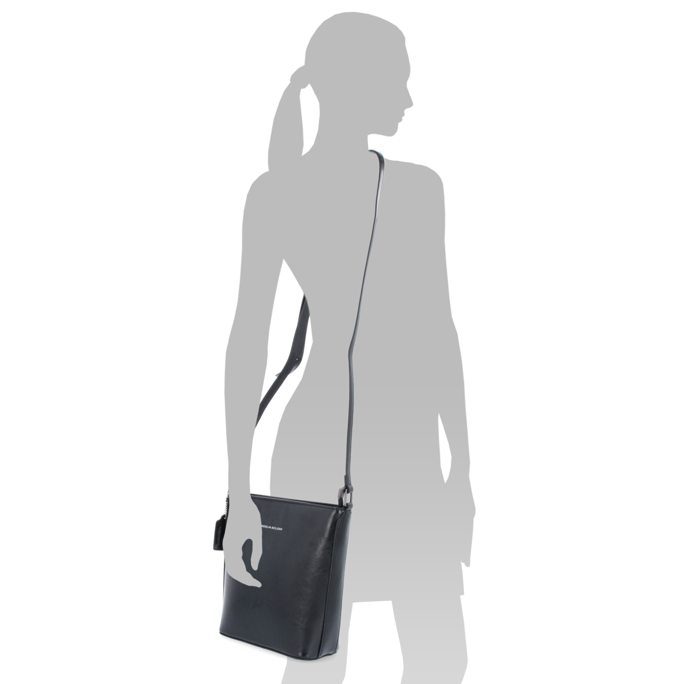 Malá elegantná kožená crossbody kabelka Noelia Bolger materiál kože zapínanie na zips farba čierna veľkosť malá NB 0065 C Na postave