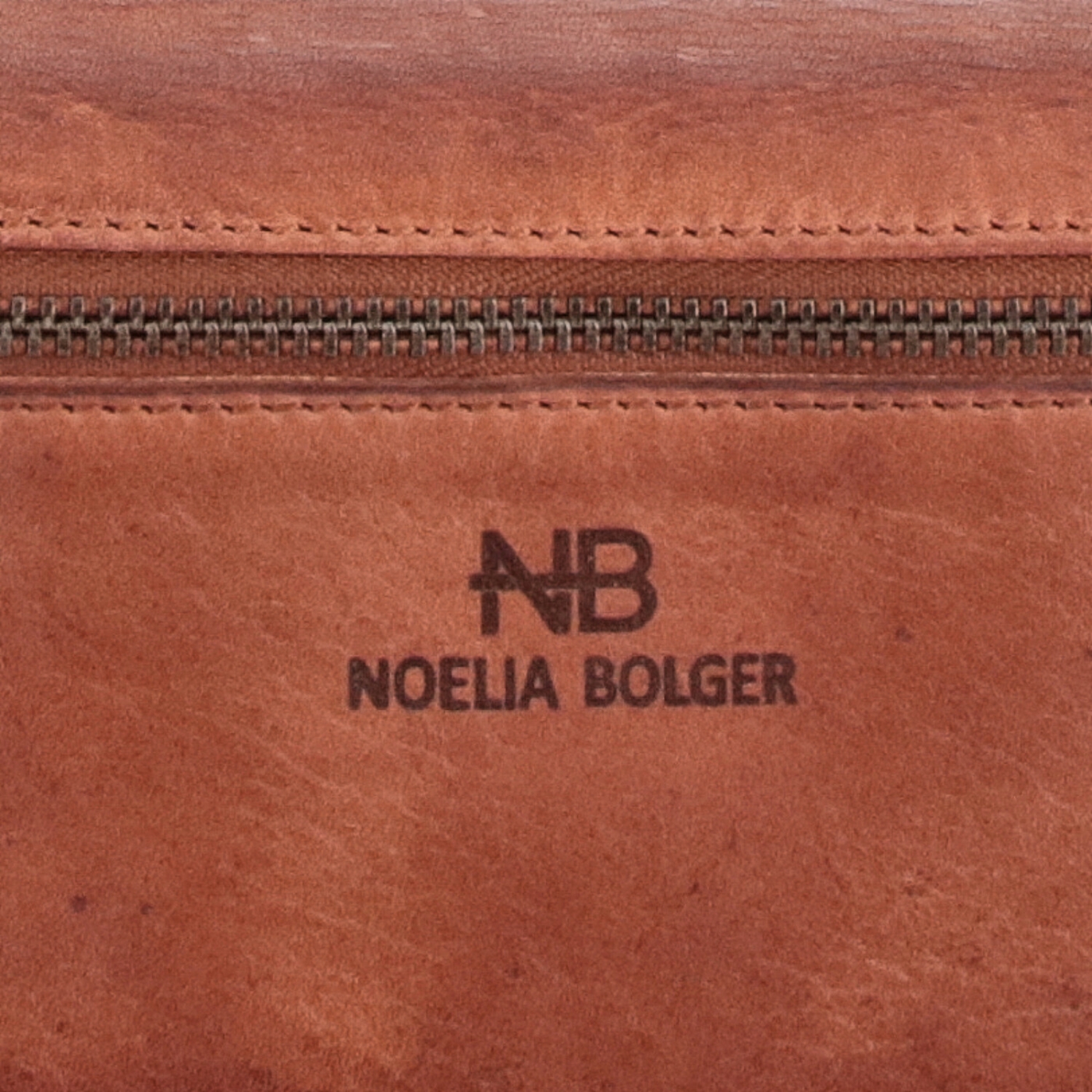 Dlhá kožená peňaženka s mandalou Noelia Bolger materiál kože zapínanie na cvok farba koňaková veľkosť veľká 5121 NB KO Logo