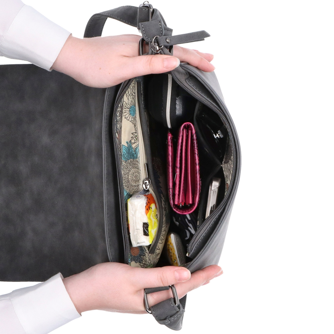 Elegantná crossbody kabelka s chlopňou Tangerin materiál syntetická koža zapínanie na zips farba sivá veľkosť stredná 1115 ANT Vnútro