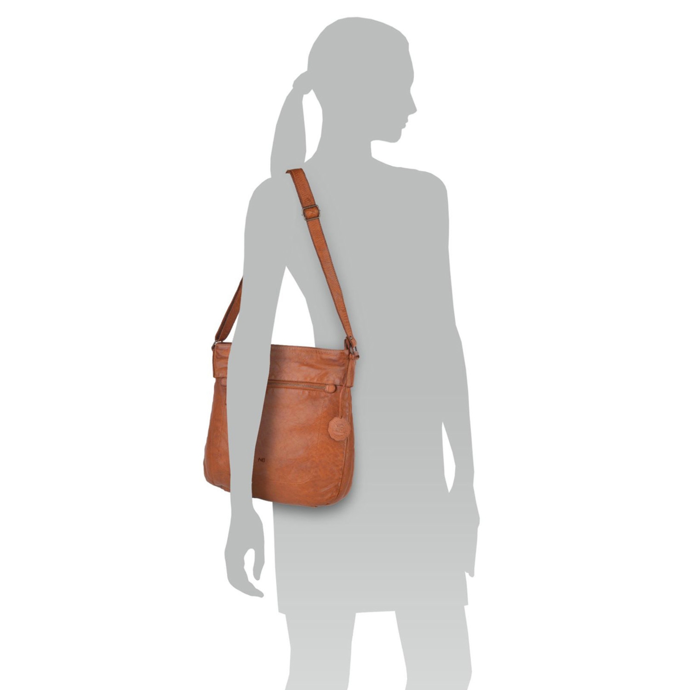 Vintage kožená crossbody kabelka Noelia Bolger materiál kože zapínanie na zips farba koňaková veľkosť stredná NB 2004 KO Na postave