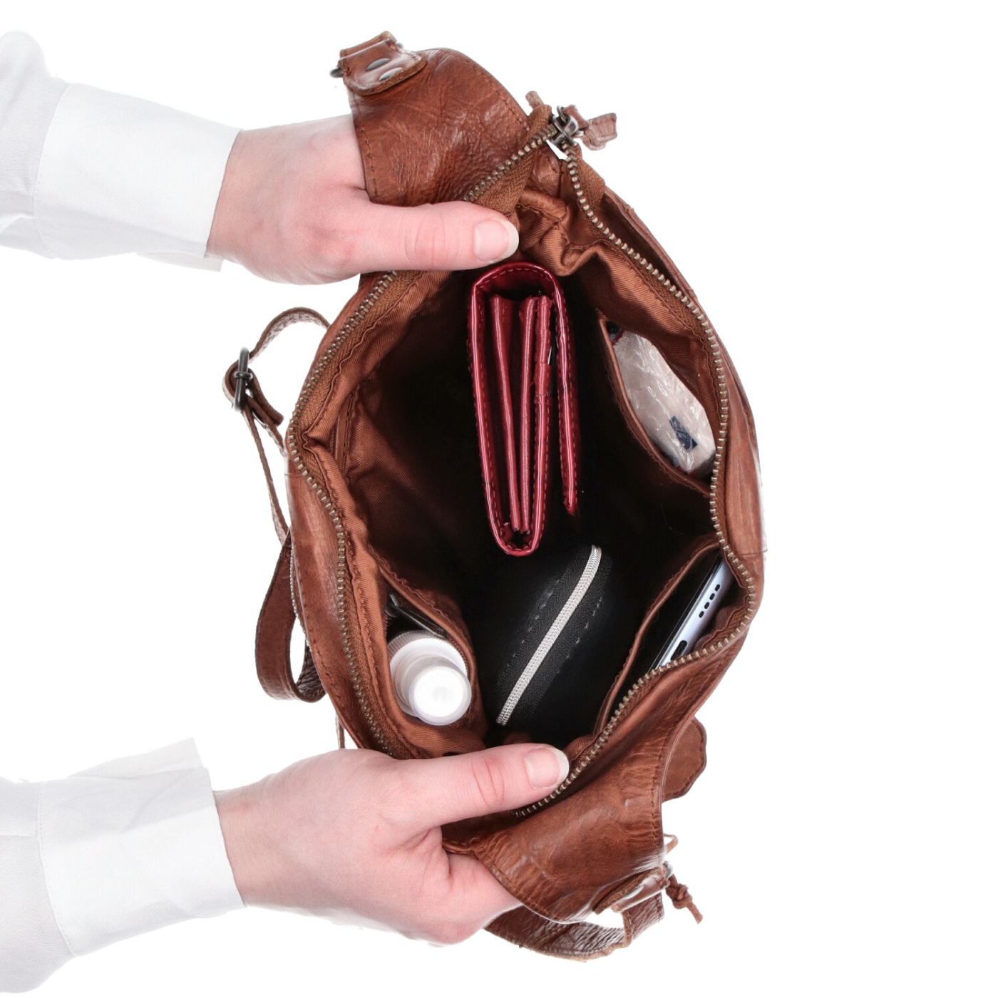 Elegantná kožená crossbody kabelka s vreckami Noelia Bolger materiál kože zapínanie na zips farba koňaková veľkosť malá NB 2101 KO Vnútro