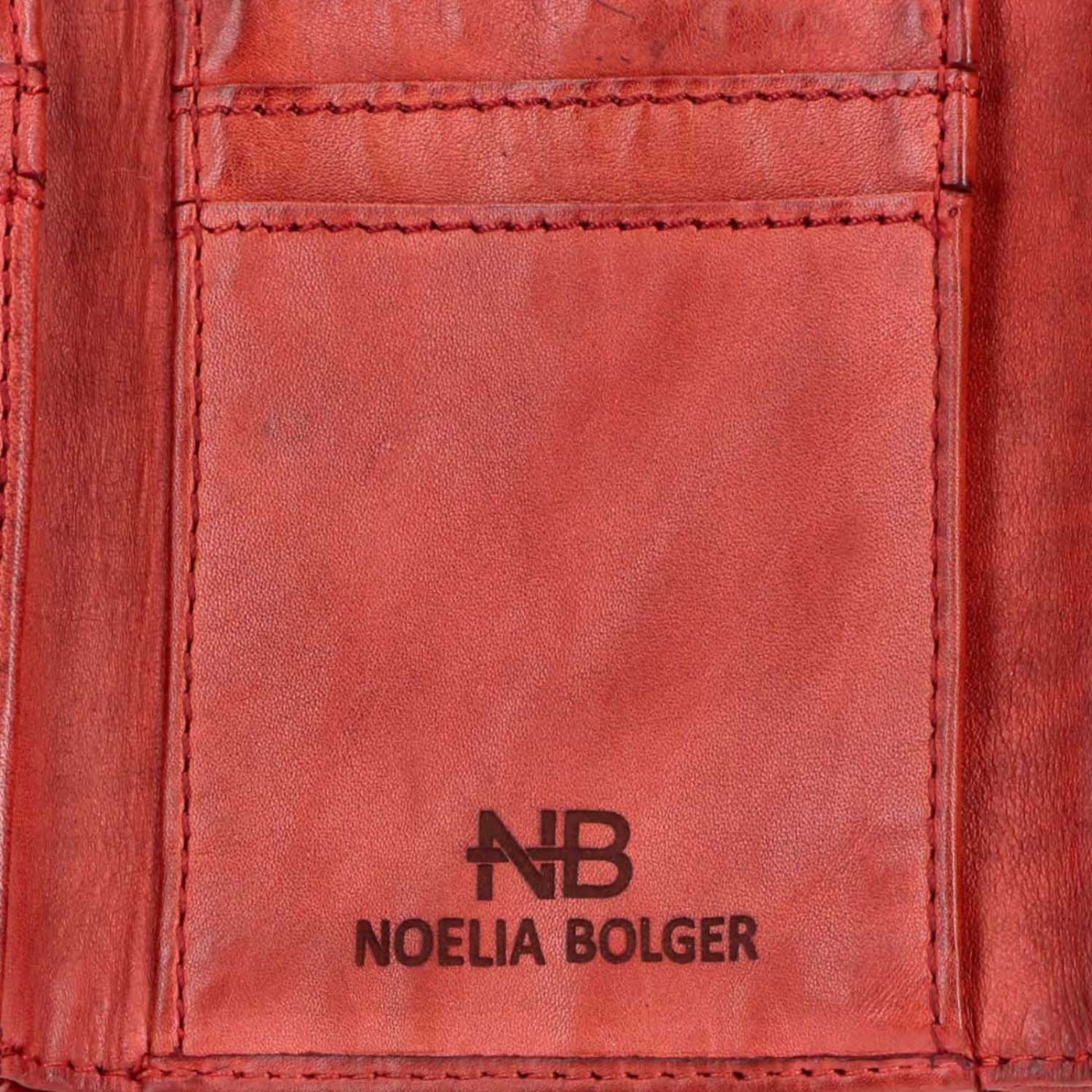 Minimalistická kožená peňaženka s prešívaním Noelia Bolger materiál kože zapínanie na cvok farba červená veľkosť malá 5129 NB CV Logo