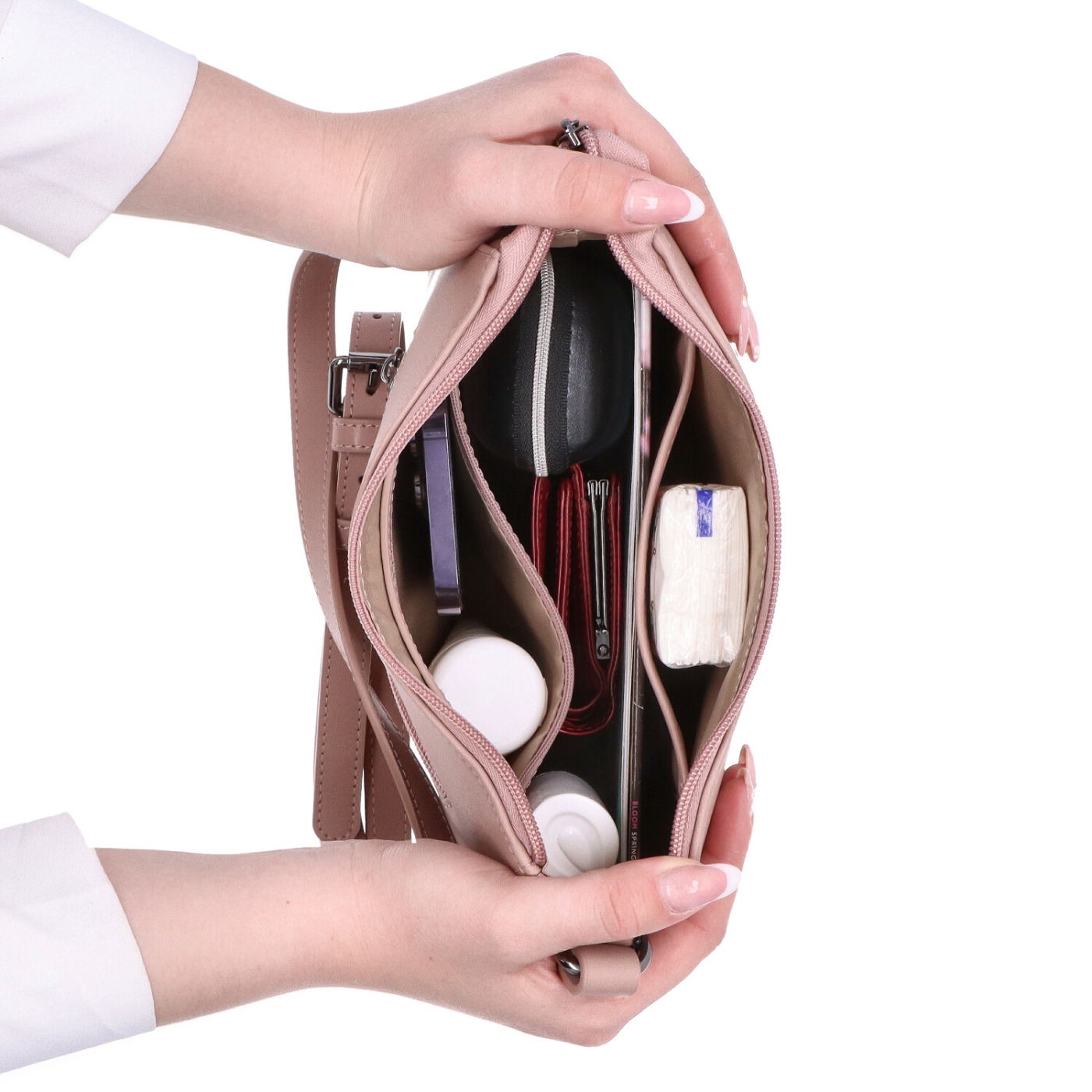 Kožená kabelka crossbody Noelia Bolger Noelia Bolger materiál kože zapínanie na zips farba nude veľkosť malá NB 0097 N Vnútro