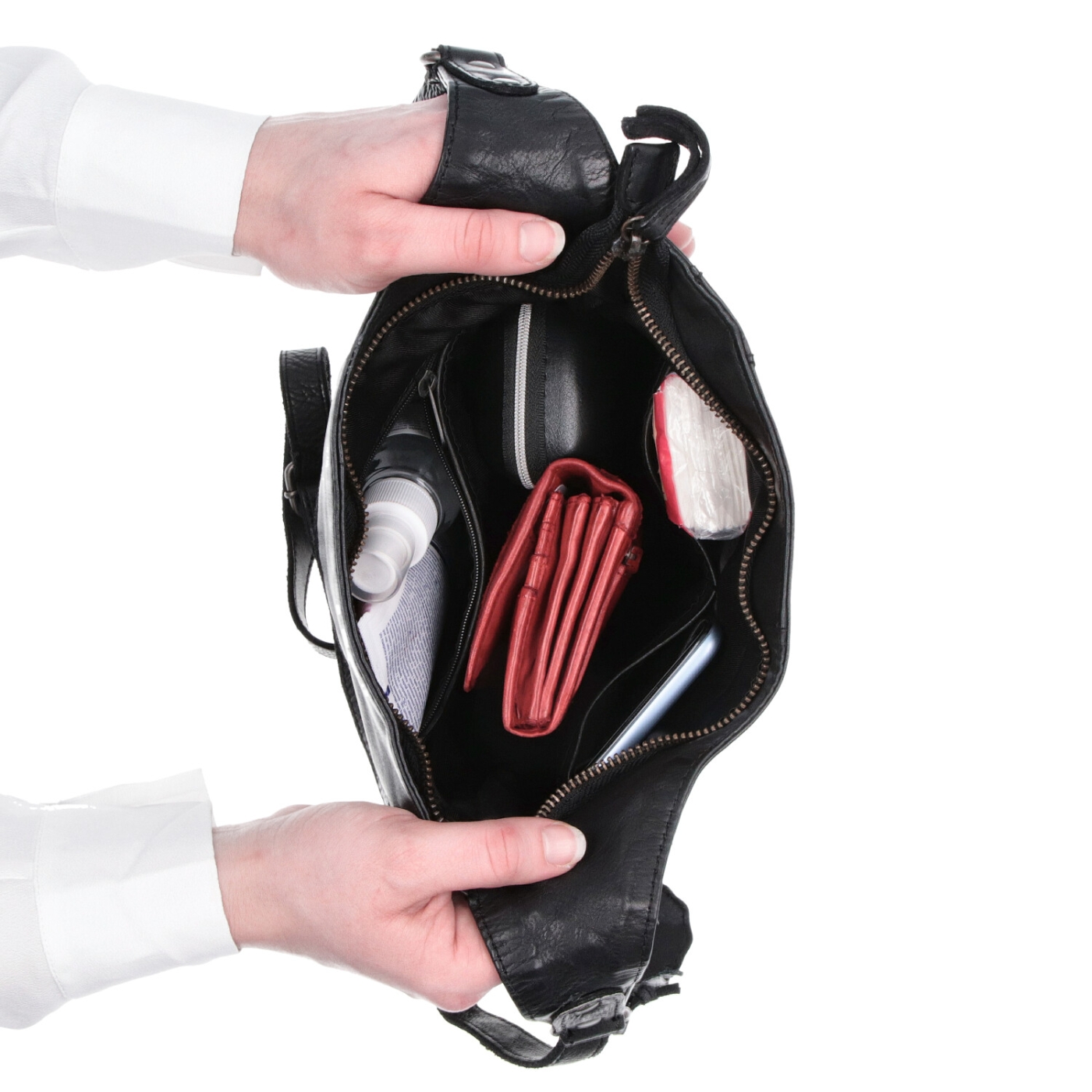 Elegantná kožená crossbody kabelka s vreckami Noelia Bolger materiál kože zapínanie na zips farba čierna veľkosť malá NB 2101 C Vnútro