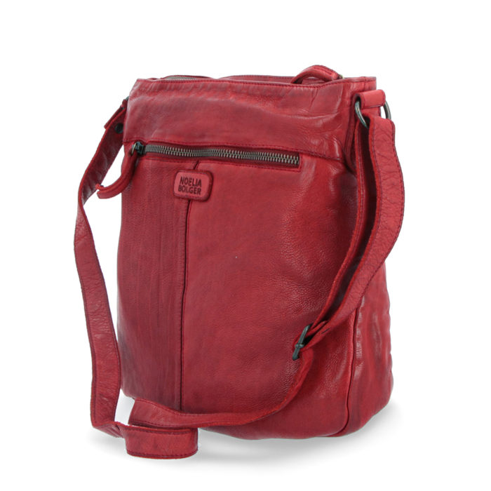 červená kožená kabelka